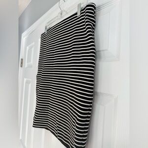 LOFT Size Large Black and white stripe pencil skirt